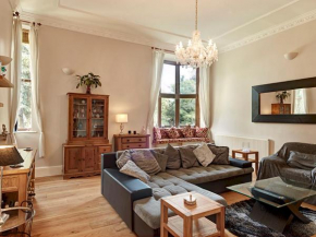 Pass the Keys Luxury 5 bedroom Riverside home in town centre